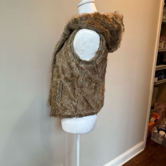 Abercrombie & Fitch Tan Faux Fur hooded Vest - Picture 5 of 7